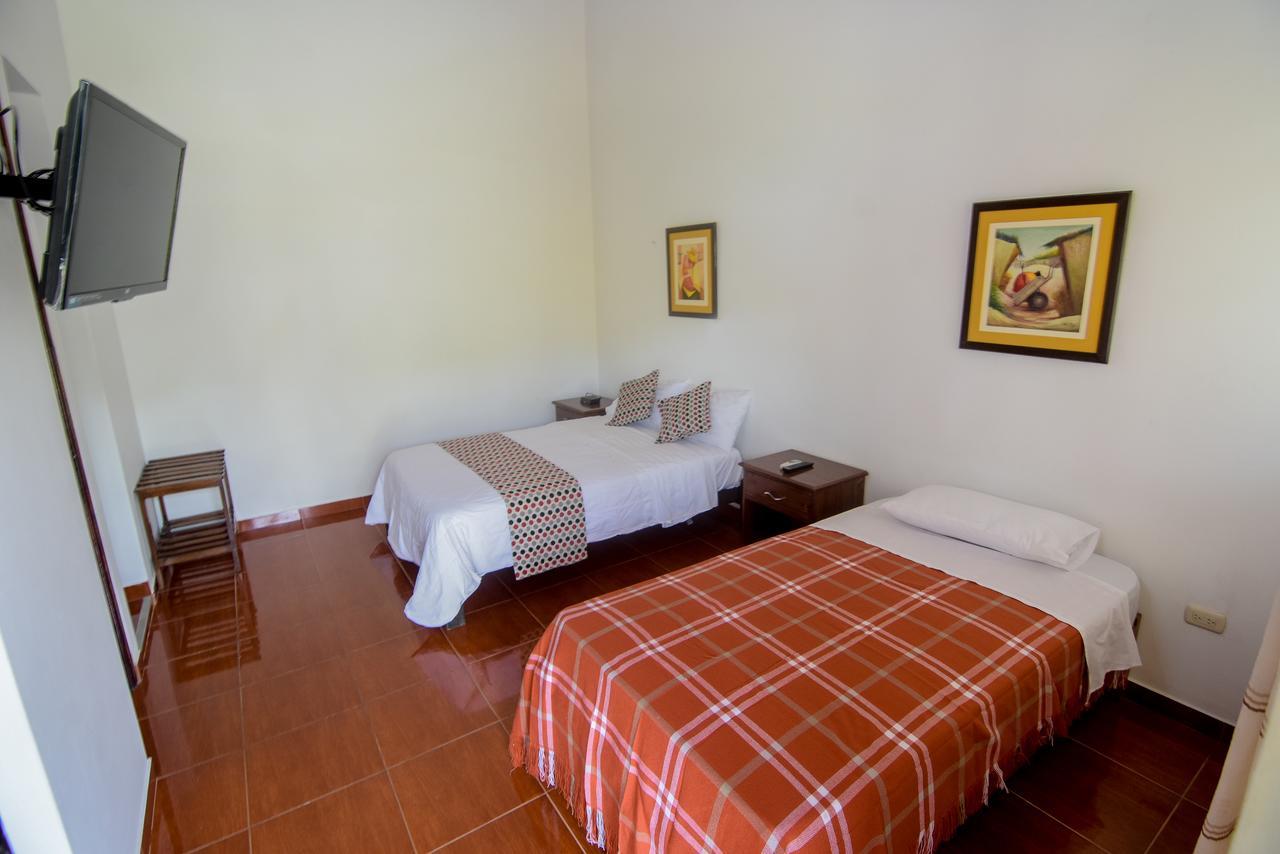 La Choza Bungalows Tambo Grande Bagian luar foto