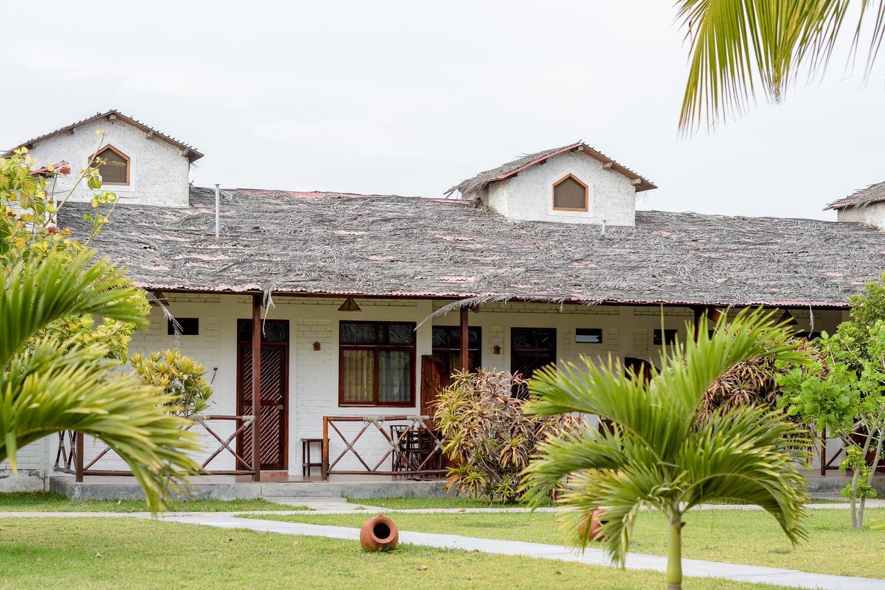 La Choza Bungalows Tambo Grande Bagian luar foto